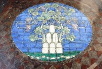 Attic-Spagna: 250mq. Duplex Penthouse located in 15th century Historical Building. Large double living room with fireplace, study, 3 bedrooms, 3 baths, spectauclar entertaining room with 360° views of antique Rome, rooftops and Cupoa’s. Ref #120