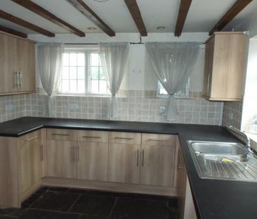 3 bedroom semi-detached house to rent - Photo 5