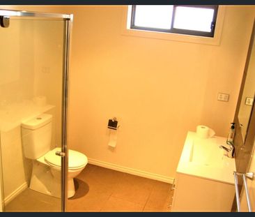 TOWNHOUSE FOR LEASE COBURG - Photo 5