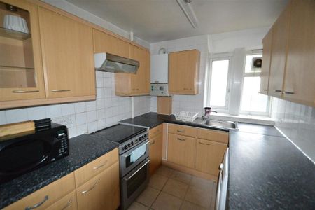 3 bedroom property to let - Photo 5