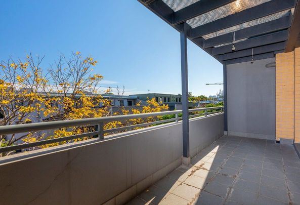 Bright and Conveniently Located Two Bedroom Apartment - Photo 1