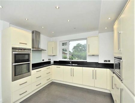 5 Bedroom Detached Available Arranging tenancy - Photo 5