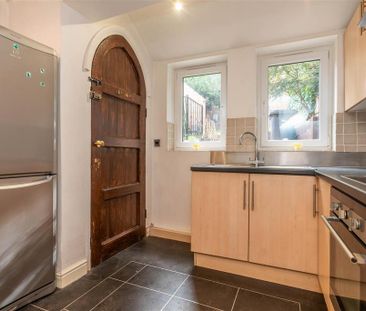2 bedroom terraced house to rent - Photo 4