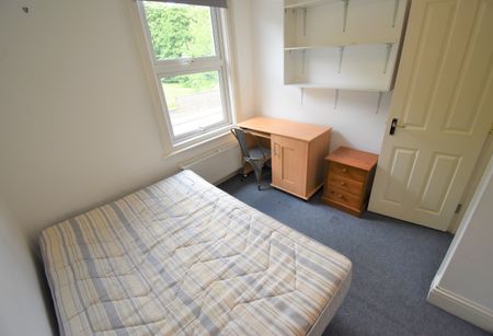 7 Bed Semi-Detached House, Wokingham Road, RG6 - Photo 5