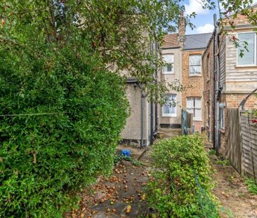 1 Bedroom Apartment To Let - Photo 5