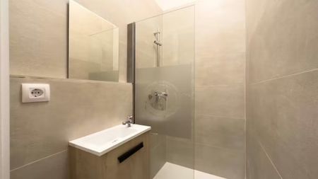 Carrer del Rosselló, Barcelona, Catalonia 08008 - Foto 5