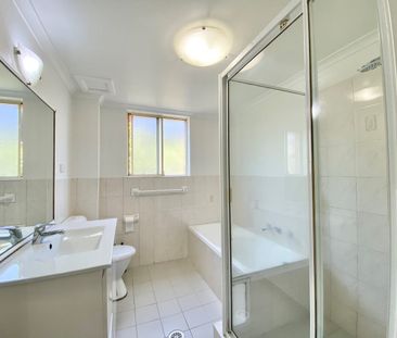 Pristine 2 Bedroom Apartment, Handy Location. - Photo 2