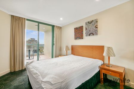 Contemporary residence located In The Heart Of Chatswood - Photo 3