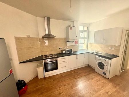 3 bedroom flat to rent - Photo 5