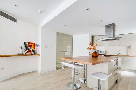 This newly decorated, bright first floor two-bedroom apartment is situated on Milner Street in Chelsea. - Photo 5