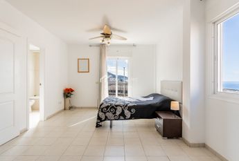 Chalet adosado · Alquiler a largo plazo ·