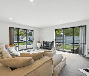 What! Modern Home in Sumner? - Photo 1