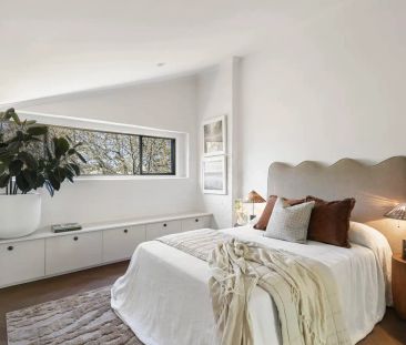 Exceptional warehouse living with space and style - Photo 6