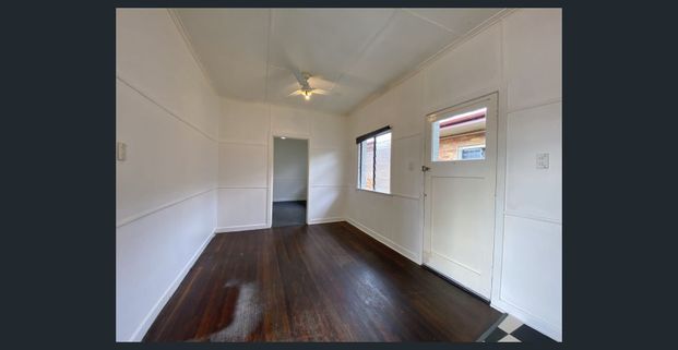 Charming, Spacious & Super Convenient! - Photo 1