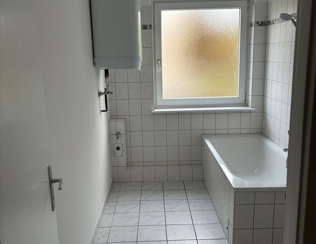 Frisch sanierte Zweizimmerwohnung in ruhiger grüner Lage von Elmshorn HHS 18 - Foto 1