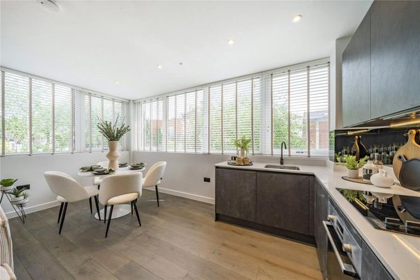 Rosemount Avenue, West Byfleet, Surrey, KT14 - Photo 1