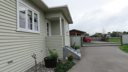 Spacious 3-Bedroom Home - Photo 5
