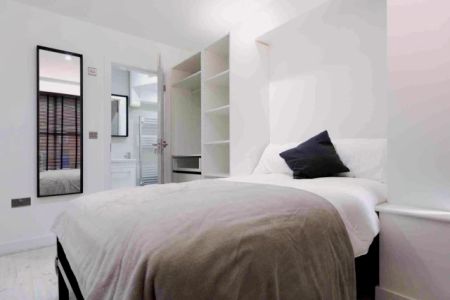 6 Beds 6 Baths - Photo 3