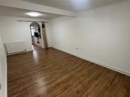 Edinburgh Street, Swindon - Photo 1