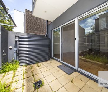 Modern Two-Bedroom Townhouse in Prime Bundoora Location - Photo 2