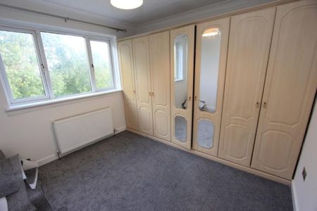 4 bedroom semi-detached house to rent - Photo 4