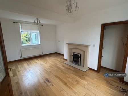 3 bedroom semi-detached house to rent - Photo 2