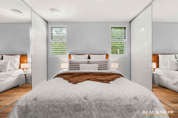 Single-Level Sophistication with Courtyard Elegance - Photo 1