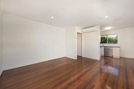 Spacious 2-Bedroom Unit in the Heart of Coorparoo - Photo 2