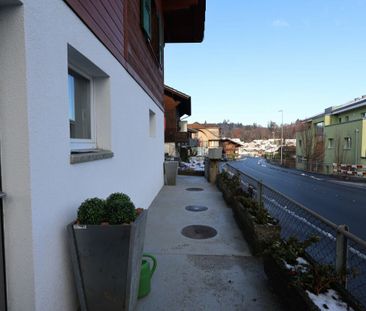 Newly renovated 2.5-room apartment in a single-family house in Spiez - Photo 6