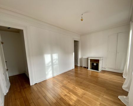 JARDIN PUBLIC - 3 CHAMBRES ET ASCENSEUR - 2 200 € - Photo 3