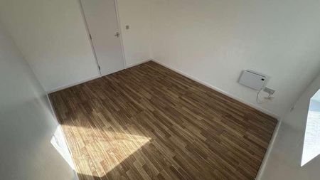 Spacious & Bright Three-bedroom Flat To Rent &#; Unfurnished, LU3 - Photo 3