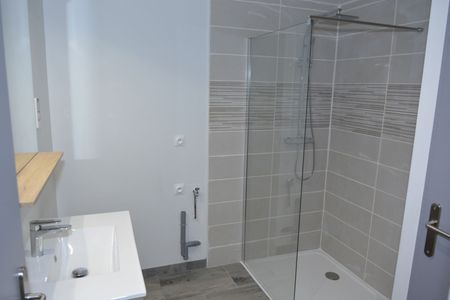 T3 rénové à Baume les Dames - Photo 2