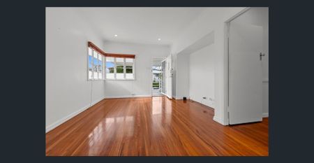 Elegant Family Home - Photo 2