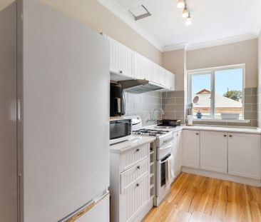 1 bedroom unit in brilliant location - Photo 2