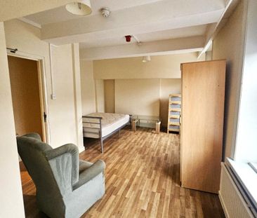 3 bedroom maisonette to rent - Photo 2