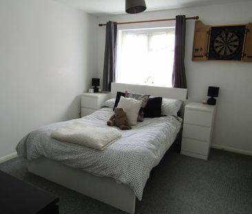 2 bed Terraced - To Let - Photo 4