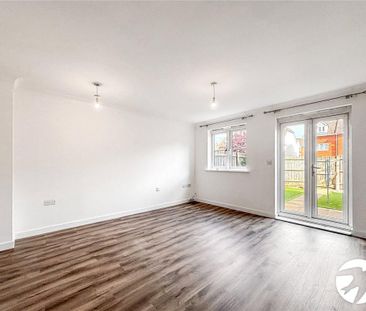 4 bedroom end of terrace house to rent - Photo 2