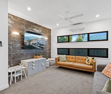 Stunning Contemporary Family Home - - Photo 1