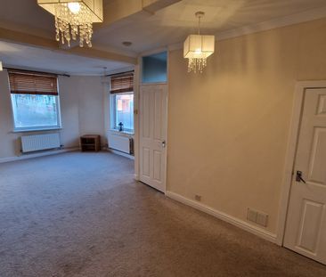 3 bed terraced house to rent in Haydon Road - Photo 3