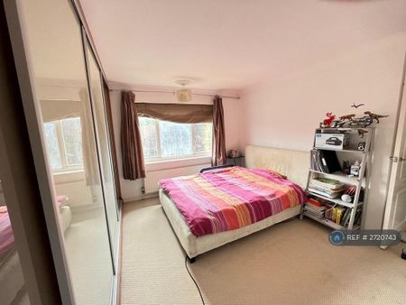 3 bedroom semi-detached house to rent - Photo 3