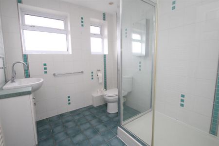 4 bedroom end of terrace house to rent - Photo 3