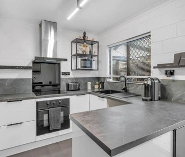 MODERN RENOVATED TOWN HOUSE! - UNFURNISHED - Photo 3