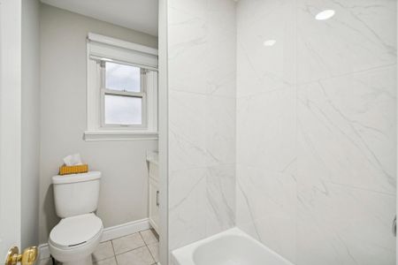 For Lease - 211 Maplehurst Avenue, Toronto, Ontario - Photo 4