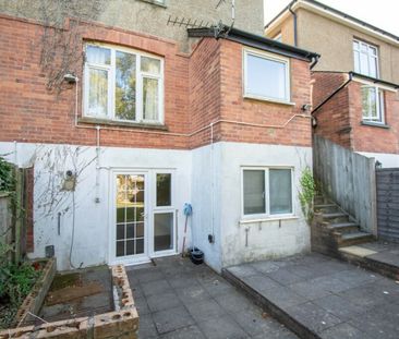 Student studio on Elmes Road - Photo 4