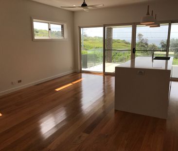 Stunning Near-New 3-Bedroom Townhouse - Photo 2