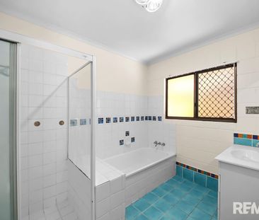 Spacious 4 Bedroom House with air conditioning and walking distance... - Photo 5