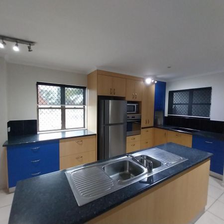 FURNISHED UNIT - IN THE HEART OF THE CBD - Photo 4