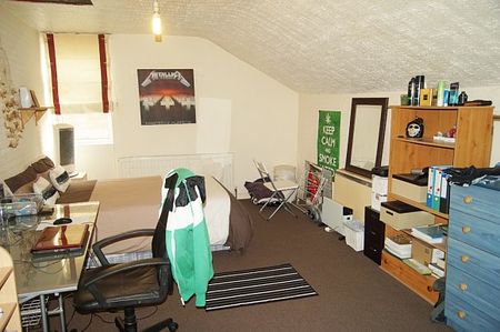Huge 5 Bedroom DUPLEX to rent on Kedleston Road, Derby! - Photo 3