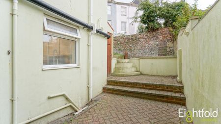 6 bedroom terraced house to rent - Photo 2