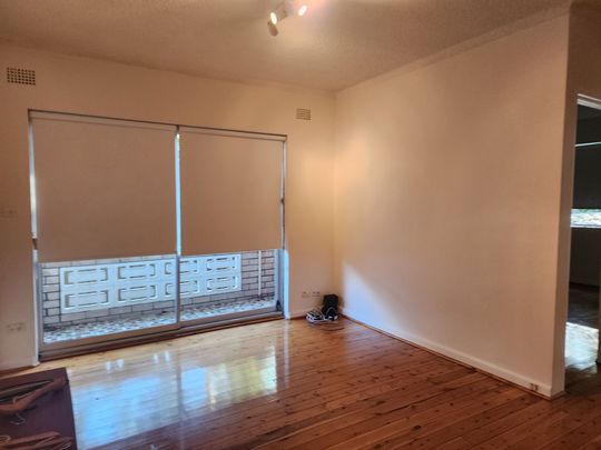 PERFECTLY LOCATED CLOSE TO STATION, SHOPS & SCHOOLS - Photo 1